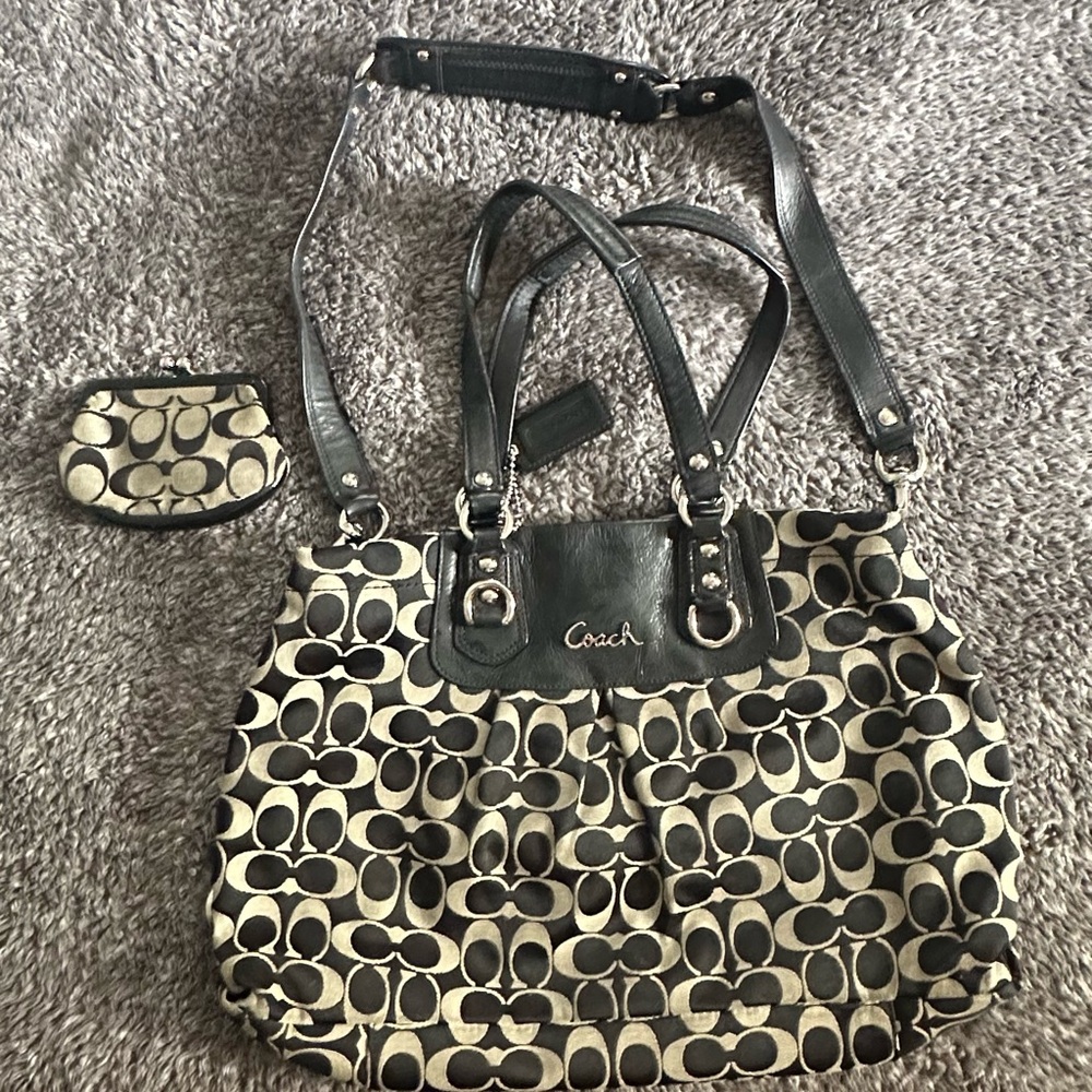Coach purse/wallet DISCLOSURE Unknown if authentic I purchased used!
